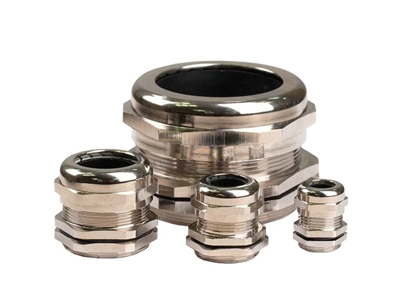 Латунный кабельный ввод, диаметр вводного отверстия М72, наружный диаметр кабель 42-52 мм.